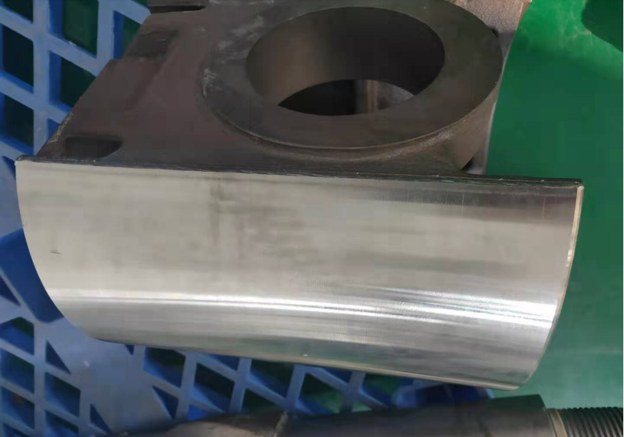 Crosshead laser cladding direct forming